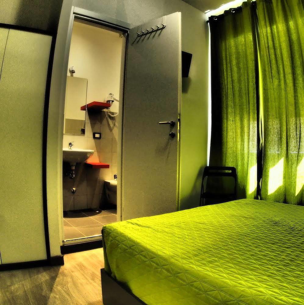 Enzo Luxury Rooms Рим Екстериор снимка