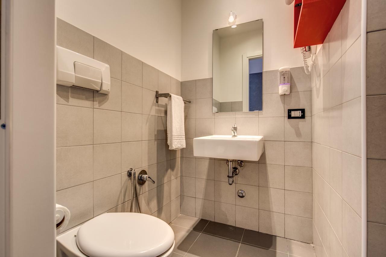 Enzo Luxury Rooms Рим Екстериор снимка