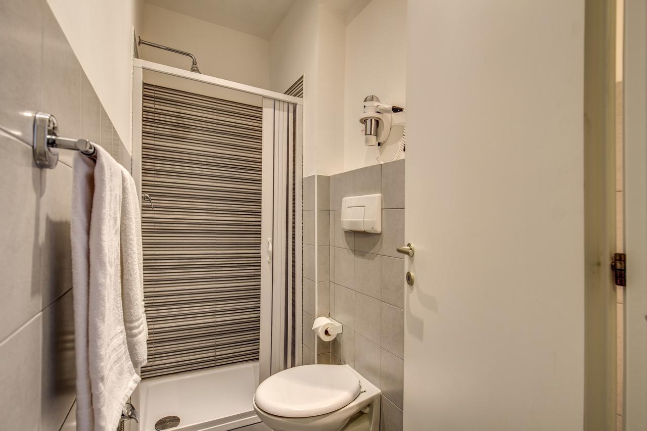 Enzo Luxury Rooms Рим Екстериор снимка