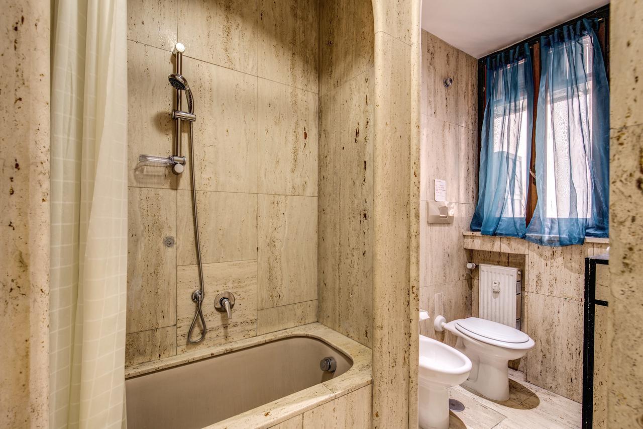 Enzo Luxury Rooms Рим Екстериор снимка