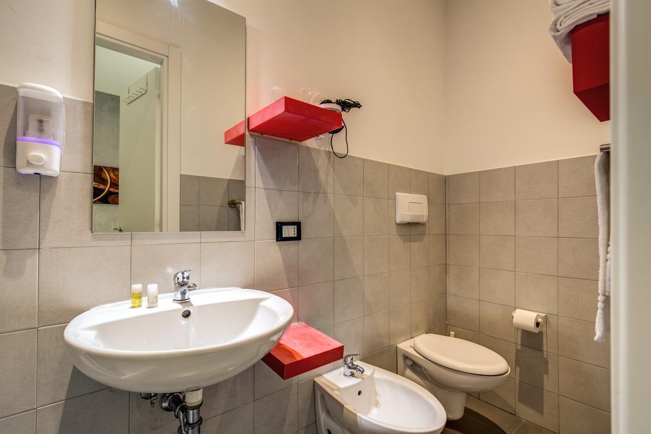 Enzo Luxury Rooms Рим Екстериор снимка