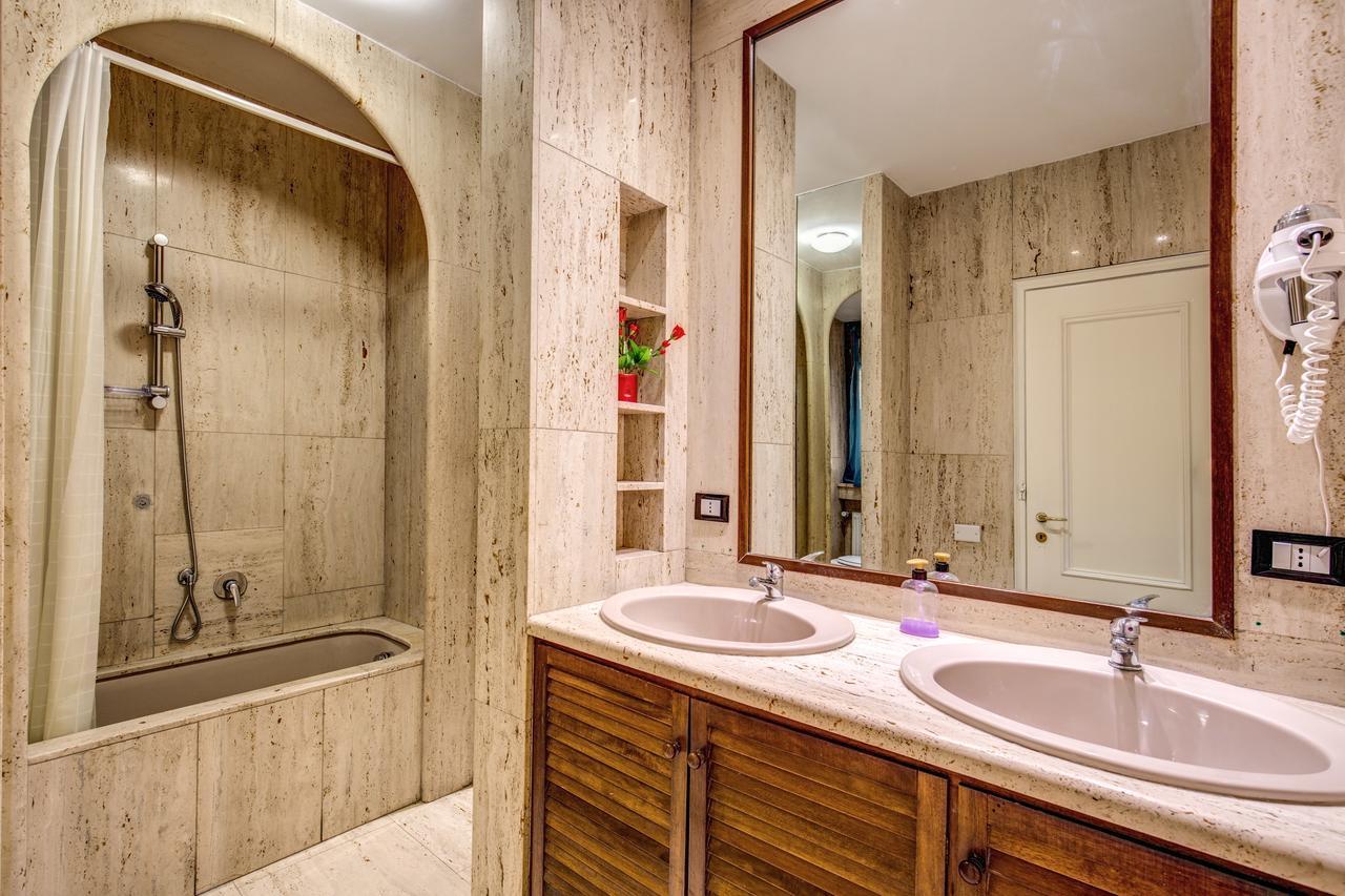Enzo Luxury Rooms Рим Екстериор снимка