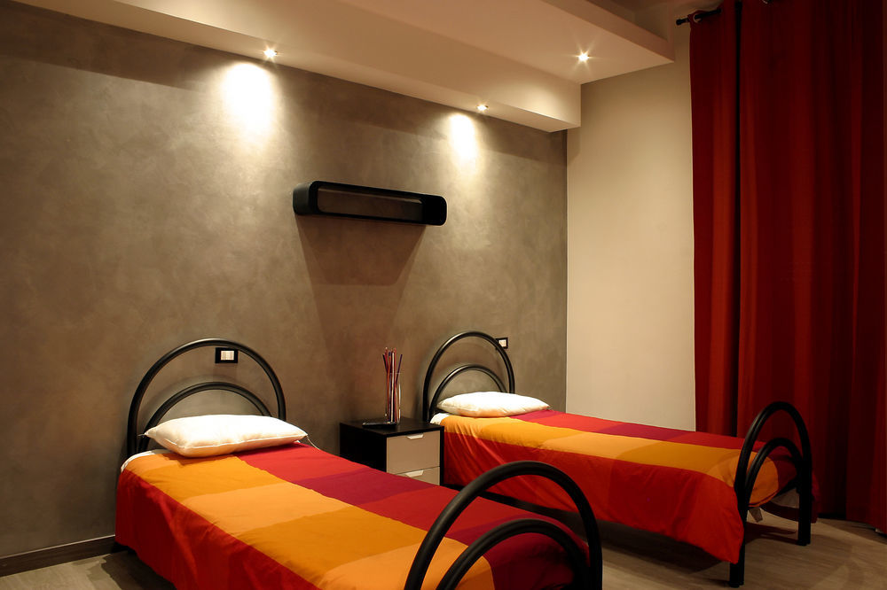 Enzo Luxury Rooms Рим Екстериор снимка