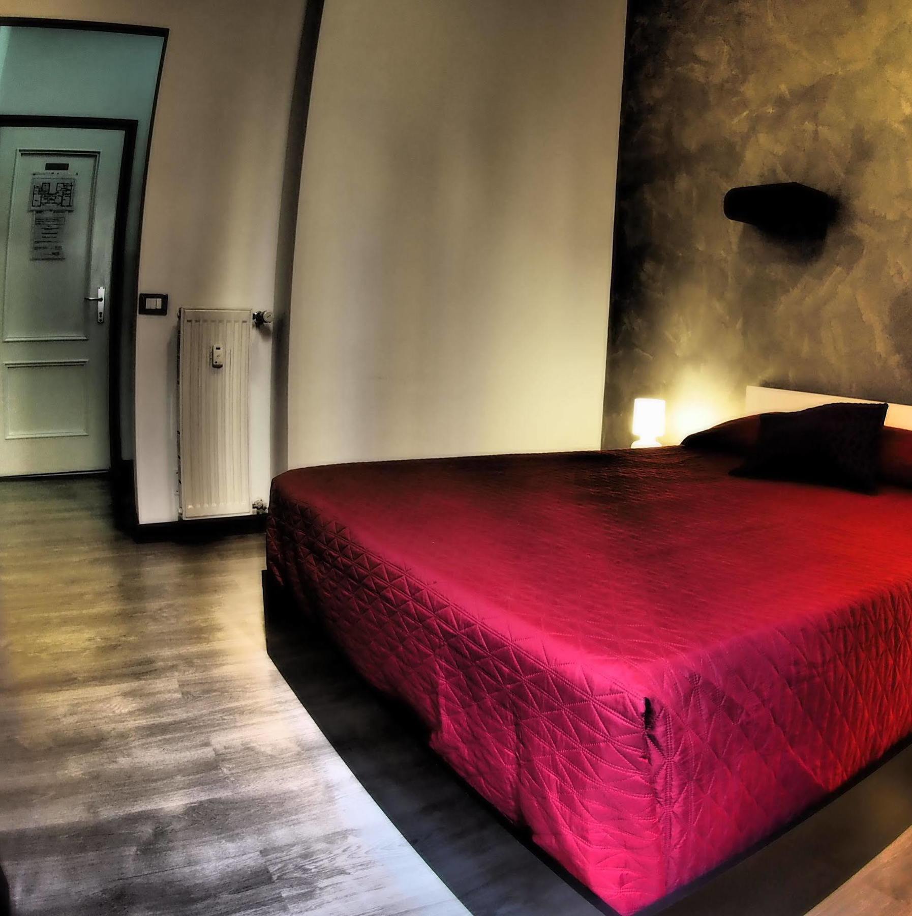 Enzo Luxury Rooms Рим Екстериор снимка