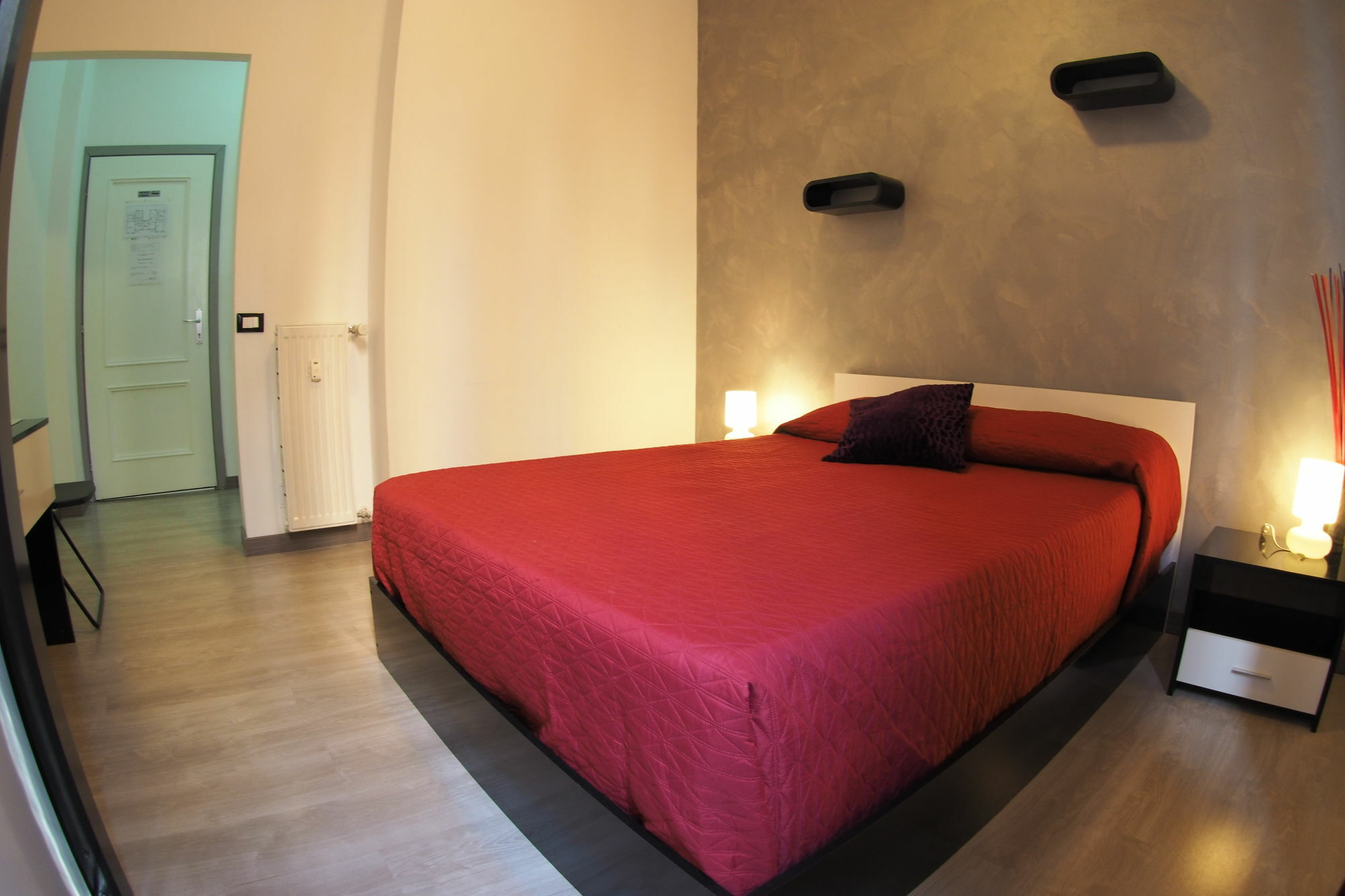 Enzo Luxury Rooms Рим Екстериор снимка