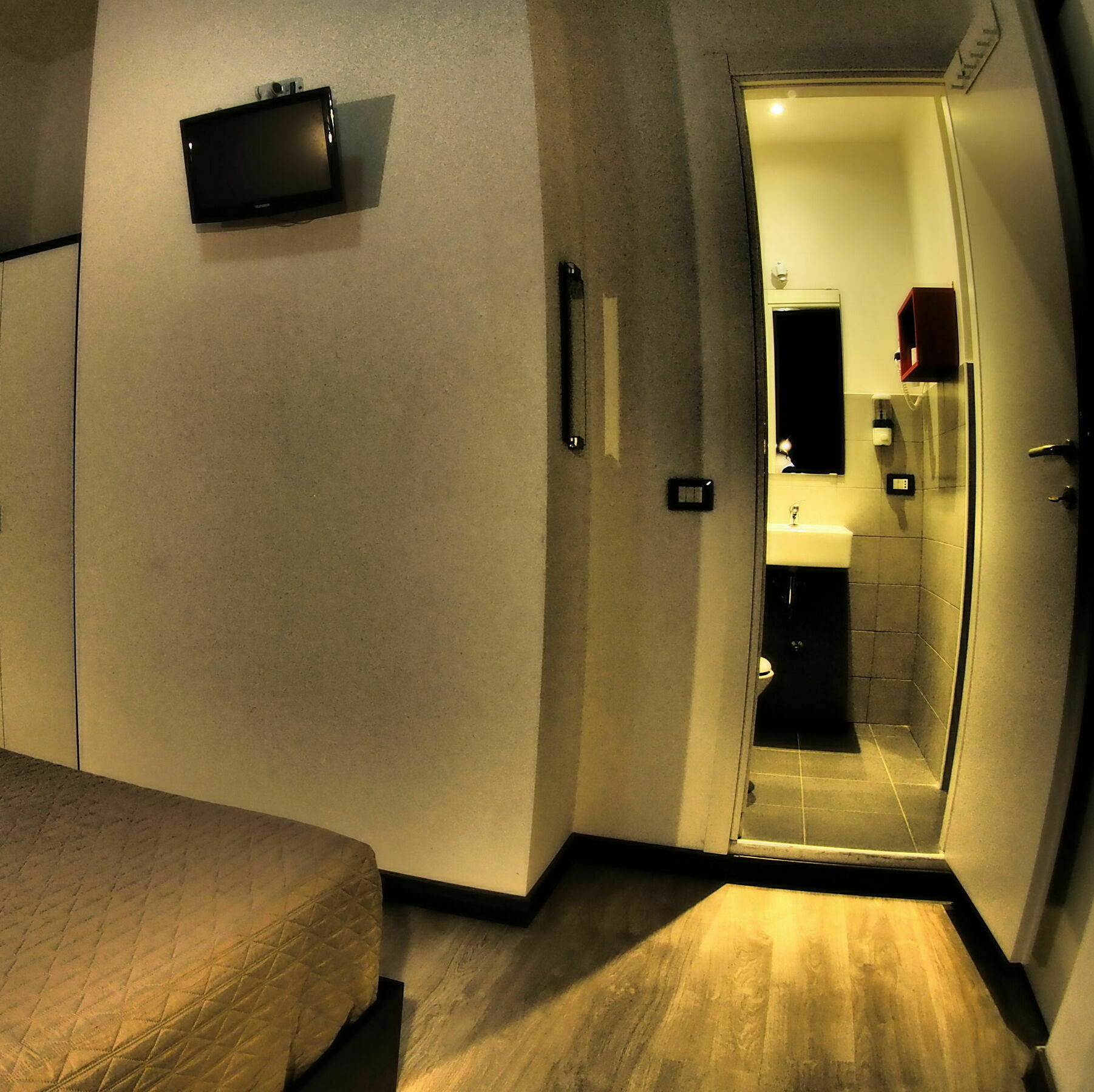 Enzo Luxury Rooms Рим Екстериор снимка