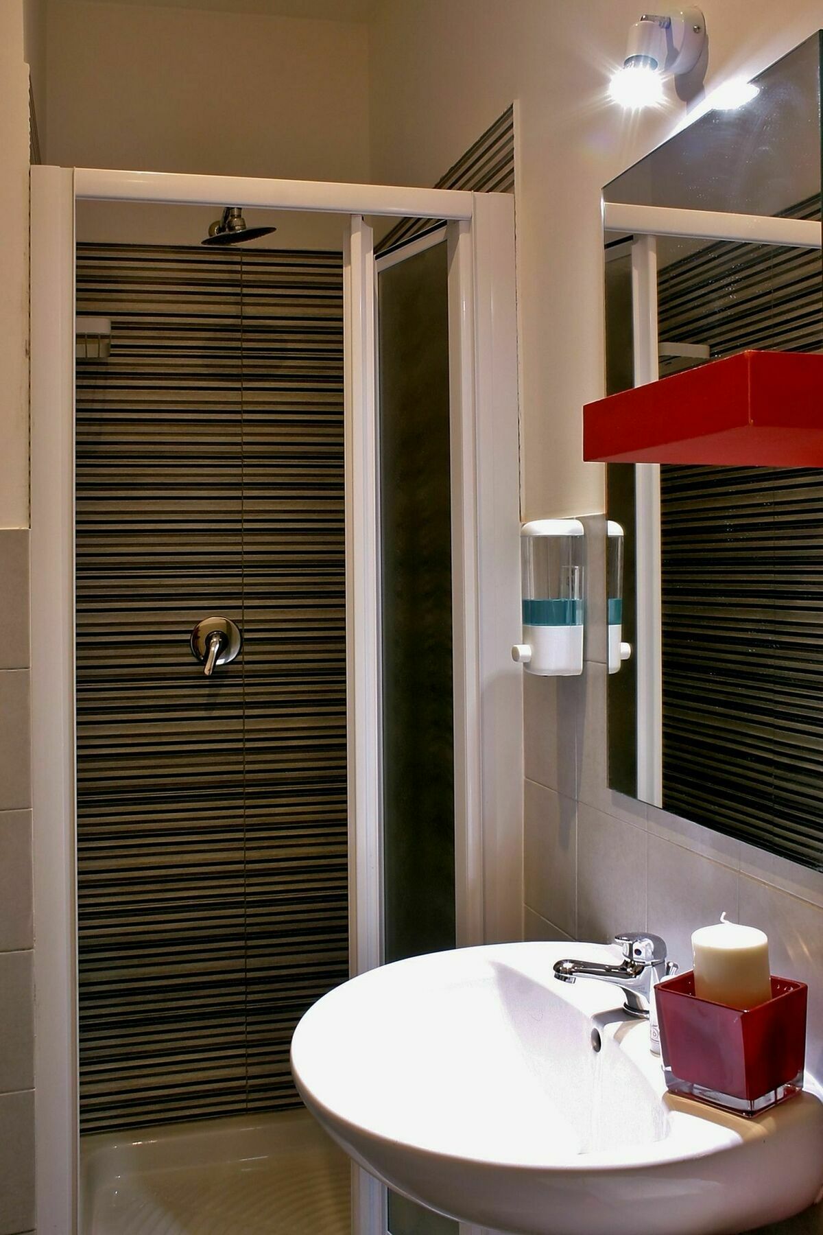 Enzo Luxury Rooms Рим Екстериор снимка