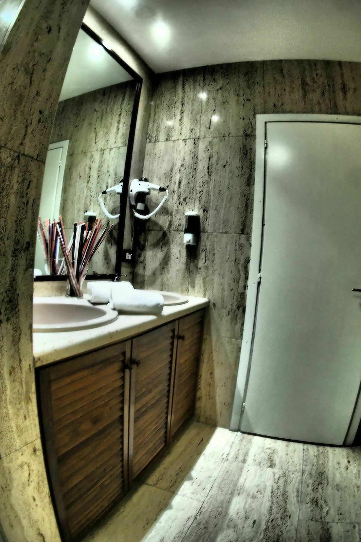 Enzo Luxury Rooms Рим Екстериор снимка